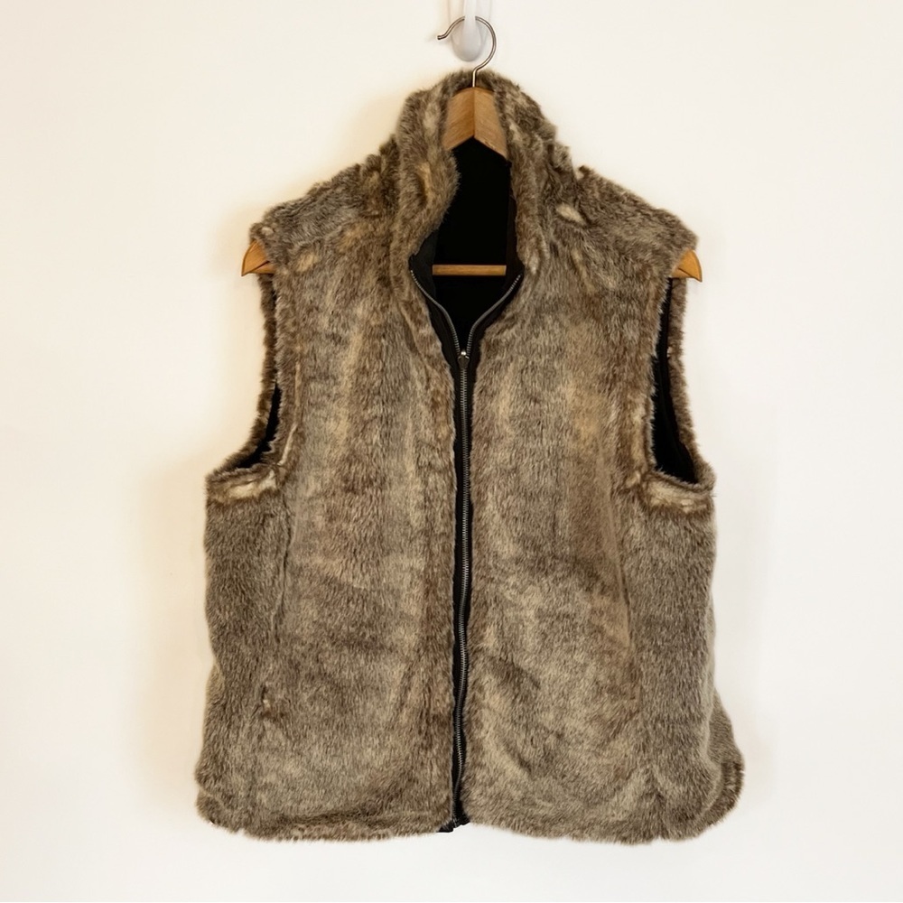 Charter Club Faux Fur Lined Reversible to Black Size L Vest